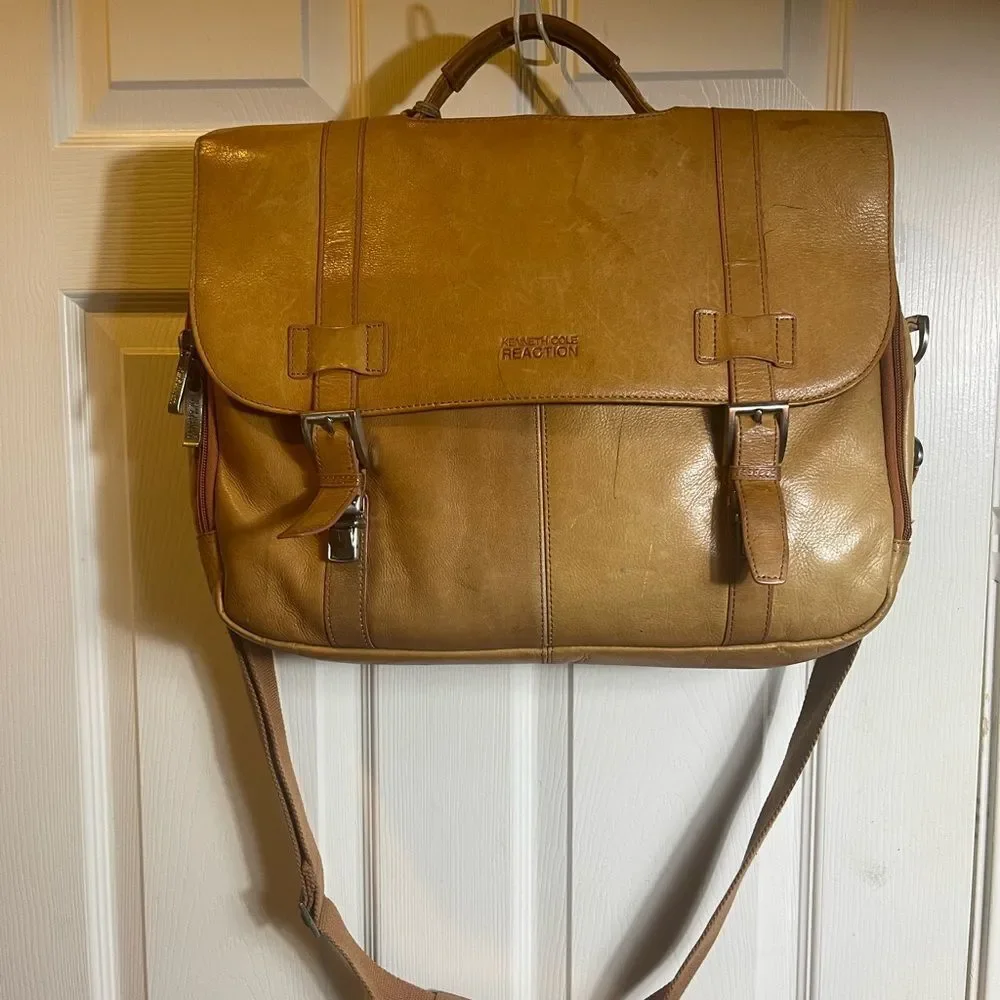 Kenneth Cole Reaction Leather tan Messenger / laptop Bag silver tone Hardwares.